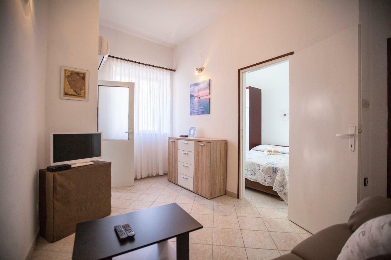 Apartment Rosy Пула Екстериор снимка