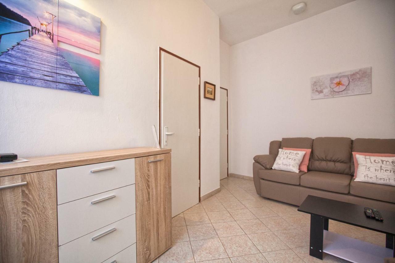 Apartment Rosy Пула Екстериор снимка